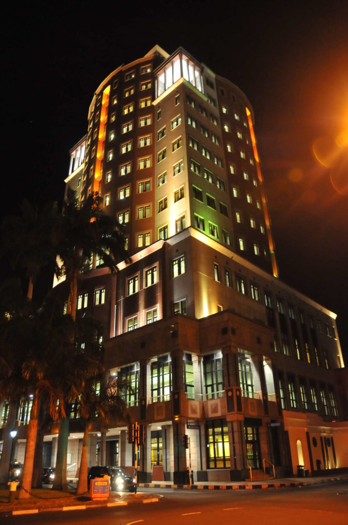 SBM’s bid to halt a Ksh2.5B Fidelity Bank lawsuit fails as Kenya’s High Court rules fraud claims deserve local judicial review.