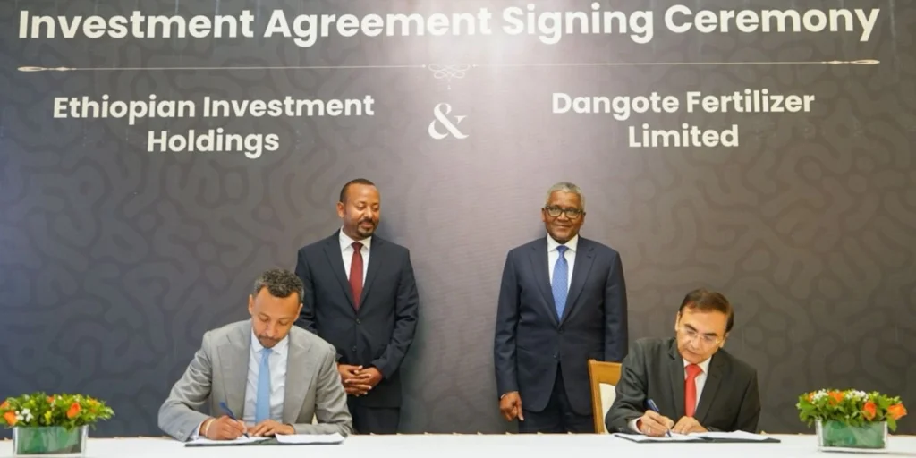 Ethiopia has signed a $2.5 billion deal with Nigeria’s Dangote Group to build a fertiliser plant in Gode. The facility will produce 3 million metric tons annually, easing Africa’s reliance on imports. The agreement marks a bold step in boosting food security and industrial growth.