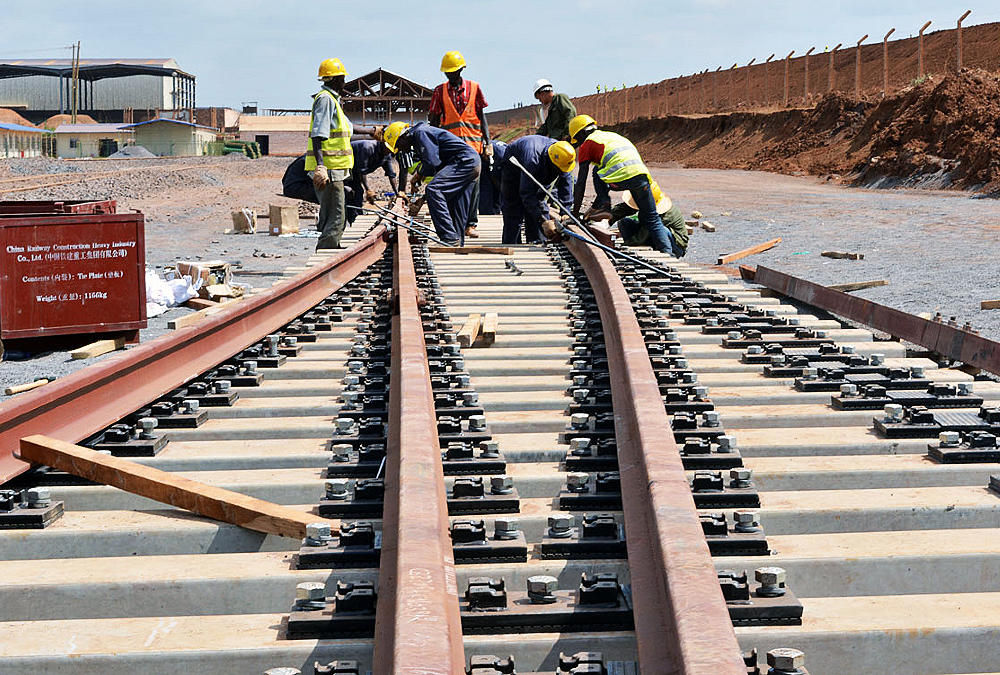 The new SGR is part of the Central Corridor, linking Burundi, Rwanda, Uganda, and eastern DRC to Tanzania’s coast. It promises faster trade and a boost to Burundi’s mining sector.