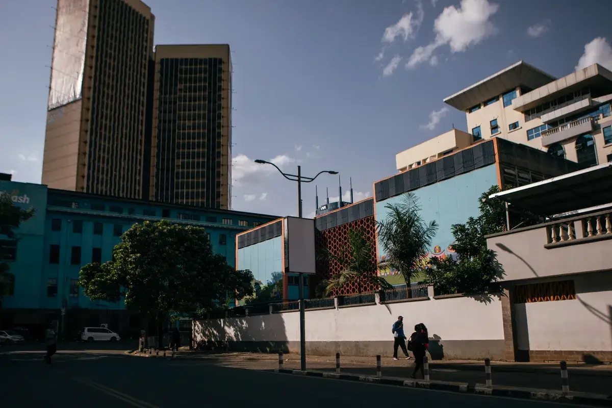 Kenyan banks face a $5 billion annual green financing shortfall, threatening progress in climate adaptation and biodiversity protection. A Kenya Bankers Association study shows lenders lack the skills and tools to assess ecological risks. Without urgent reforms, the country risks missing its Paris Agreement targets and losing investor confidence.