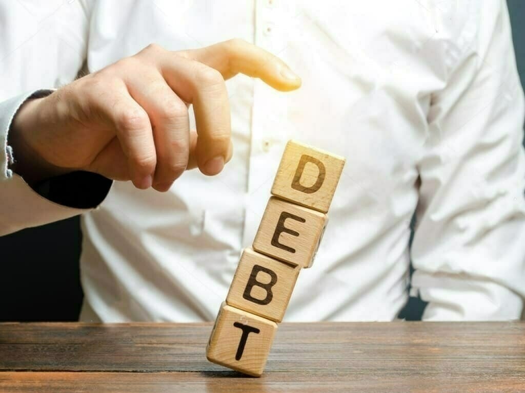 Kenya’s domestic debt has breached Sh7 trillion ($54 billion), highlighting growing fiscal pressures and heavy reliance on local borrowing. Analysts warn this surge could constrain public investment and raise interest burdens.
