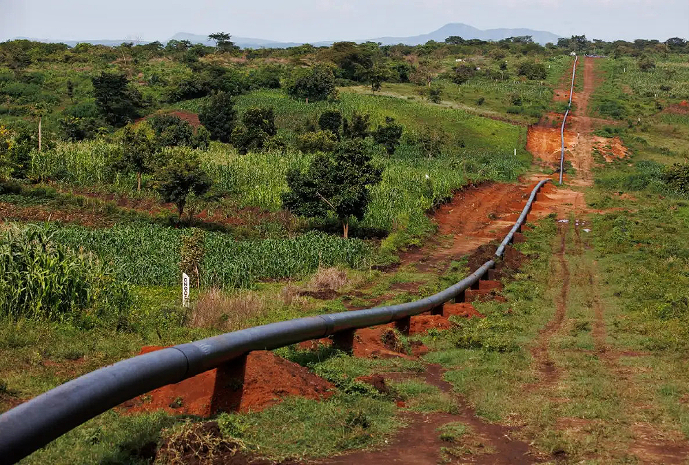 Uganda is set to begin commercial oil production, with recoverable reserves of 1.4–1.65 billion barrels . The Tilenga and Kingfisher fields will drive peak output and attract global investors.